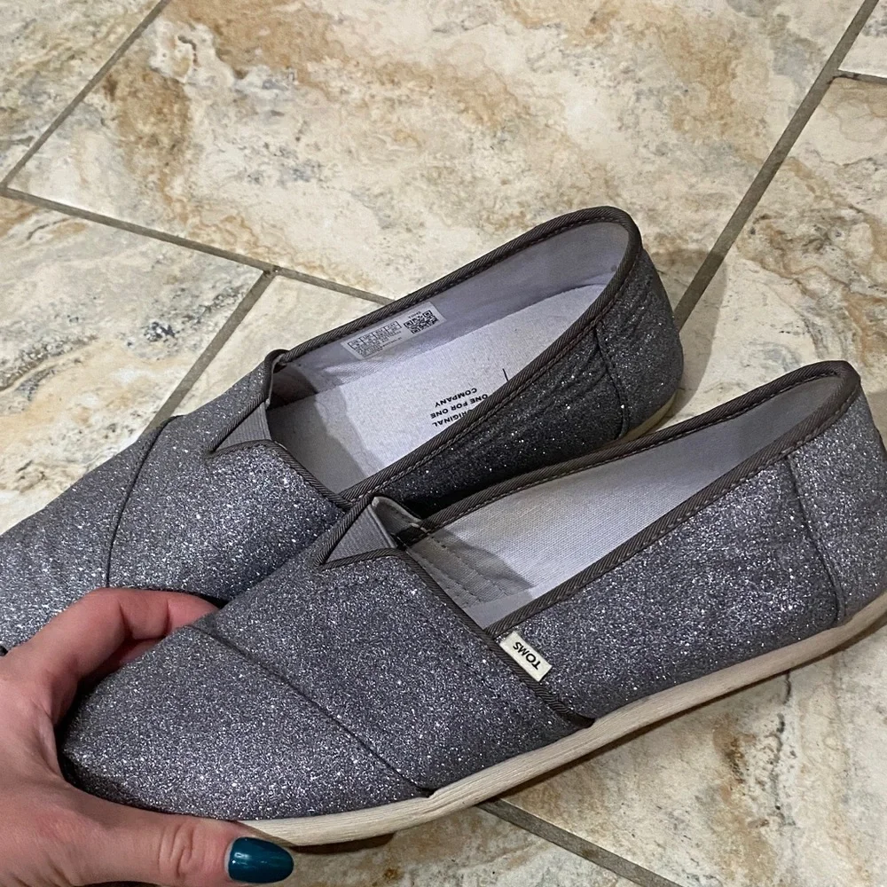 TOMS Women's Glitter Slip-On Shoes - Gray brand new